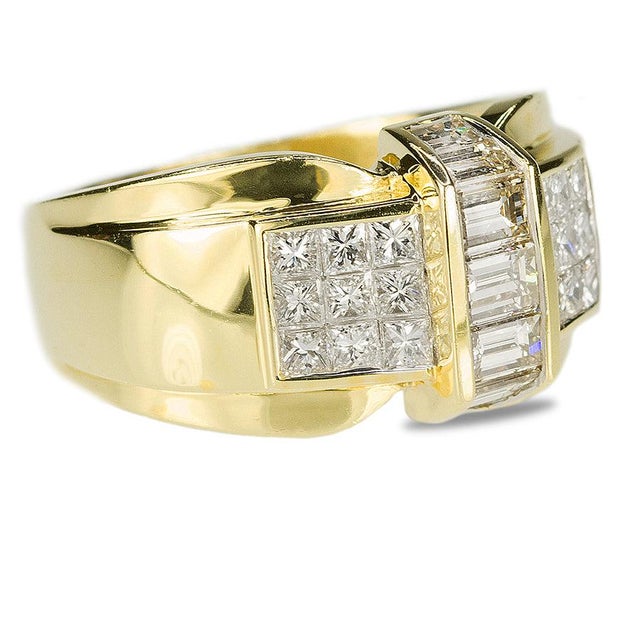 18k Ring set with 1.58 carats of proncess and baguette cut diamonds 11.20 grams size 6.5