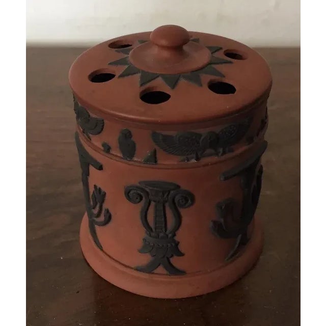 Brown 1810 English Regency Wedgwood Egyptian Revival Rosso Antico Quill Pen Holder for Inkwell For Sale - Image 8 of 11