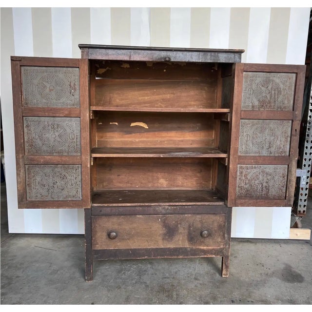 19th Century Virginia Walnut Pie Safe With Original Star Punched Tins For Sale In Richmond - Image 6 of 13