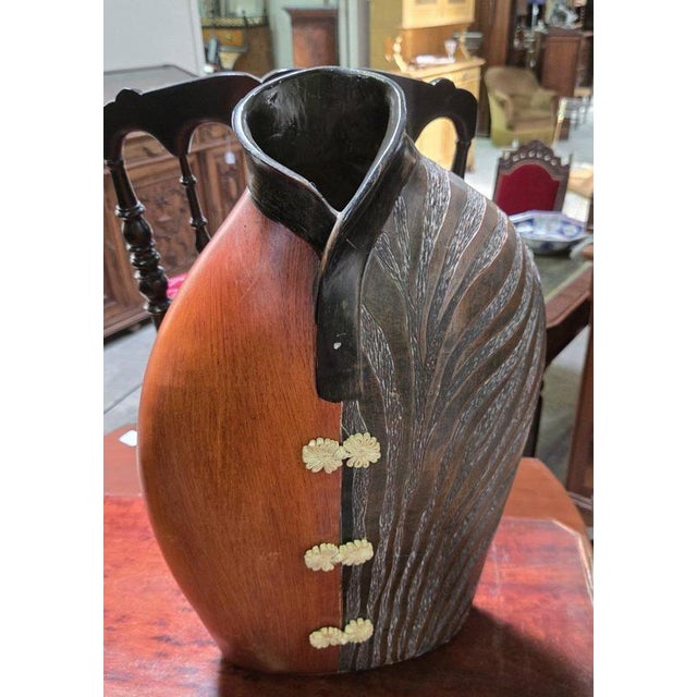 Modern Vase in Carved Wood For Sale - Image 4 of 4
