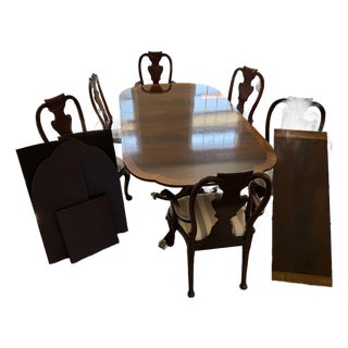 1980s Baker Historic Charleston Mahogany Dining Table w/ 2 Leaves & 6 Shield-Back Chairs For Sale