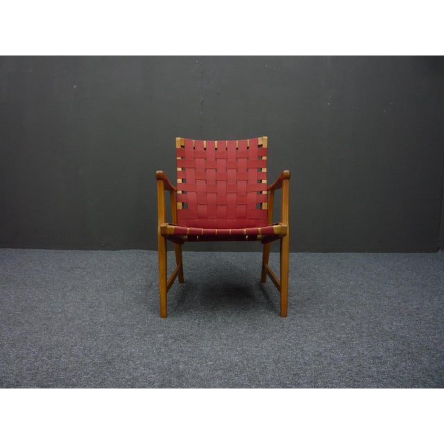Nice armchair from the fifties. The design goes towards Jens Risom? Very good original condition. The leash straps were...