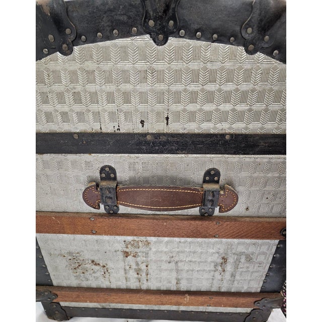 Late 19th Century Antique Victorian Saratoga Steamer Trunk With Original Trays and Working Key For Sale - Image 5 of 18