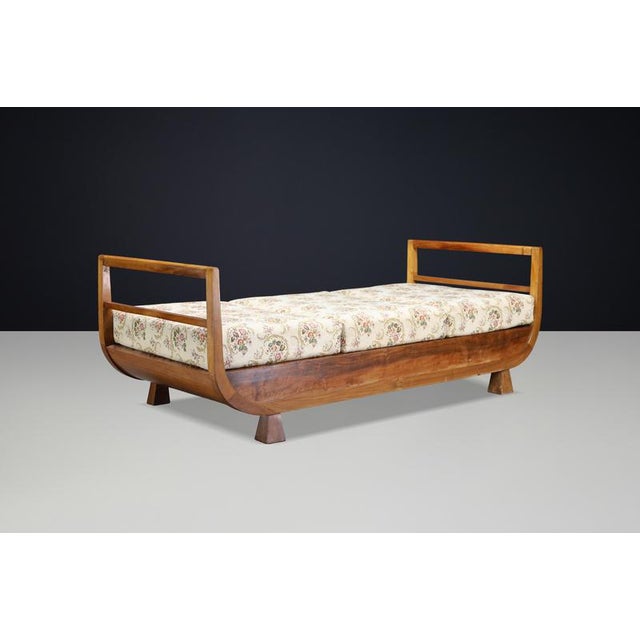 Art Deco Walnut Daybed attributed to Jindřich Halabala, 1930s For Sale - Image 10 of 16
