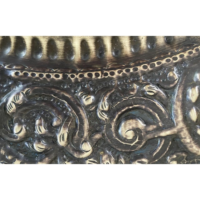 This stylish mirror features a classic, round shape in a decorative frame inspired by the Rococo style. The wide,...