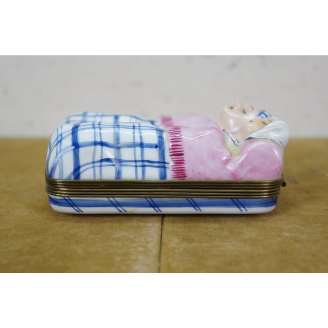 Late 20th Century Late 20th Century Parry Vieille Limoges France Peint Main Marriage Bed Trinket Keepsake Box 4" For Sale - Image 5 of 12