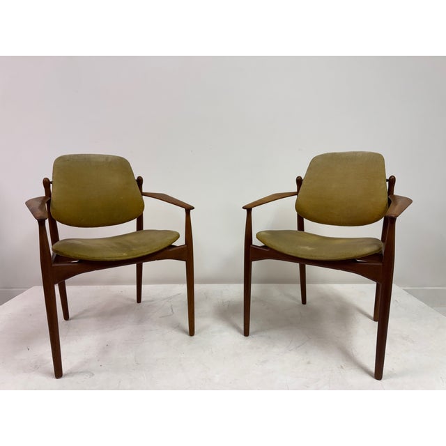 Set of Six Danish Dining Chairs by Arne Vodder, 1960s — Two Armchairs and Four Side Chairs A well-balanced set of six...