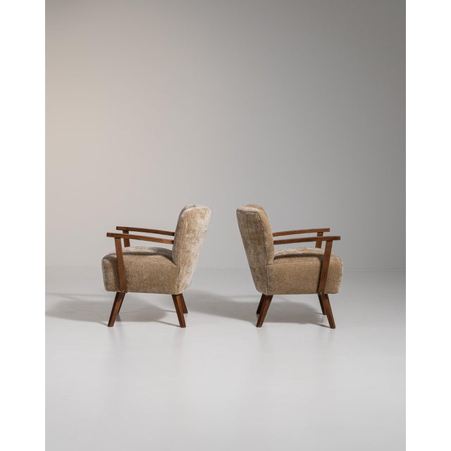 Wood 1940s Mid-Century Modern Cream Wood Pair of Club Chairs For Sale - Image 7 of 12