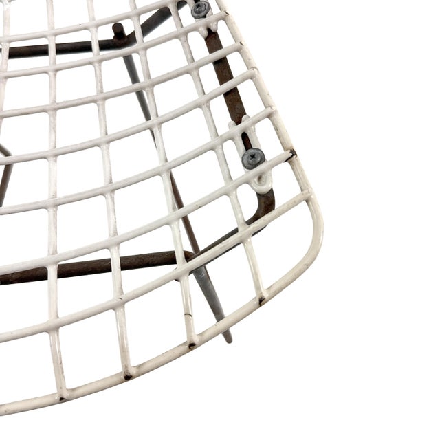 Vintage 1950s Attributed to Knoll Harry Bertoia Child Size Wire Side Chair - White W/ Black Base - Model 425 / 625 Kid Children Sized For Sale - Image 11 of 18