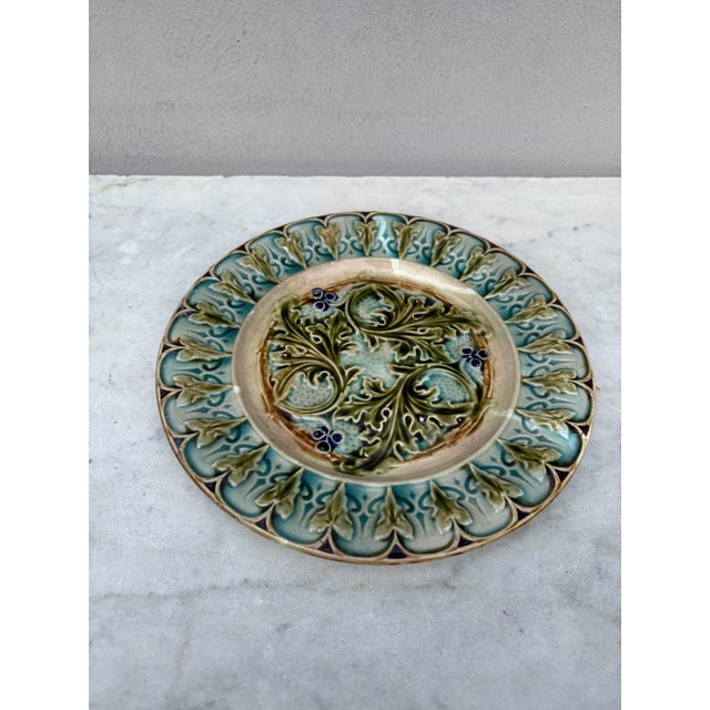 French Green Majolica Acanthus Leaves Plate, circa 1880.