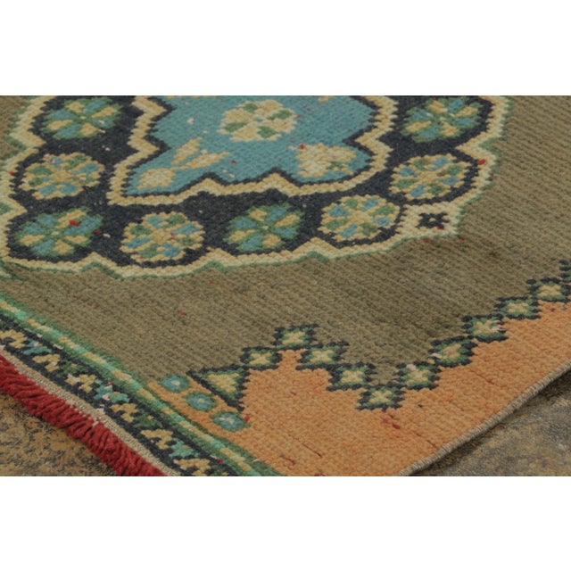 Traditional Vintage Turkish Runner With Bold Floral Medallion Design - Rug & Kilim For Sale - Image 3 of 9