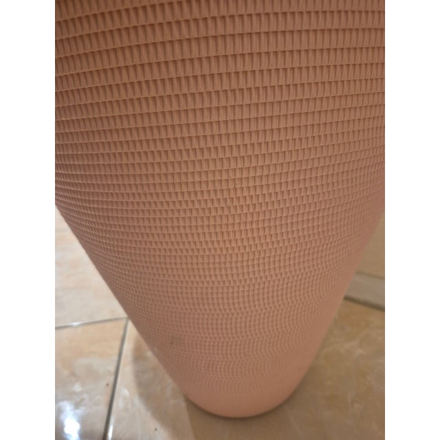 Post-Modern Corrugated Paper Vase by Flute Chicago, Designed by Gregory Van Pe For Sale - Image 9 of 10