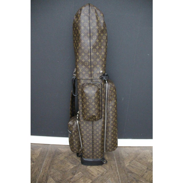 Brown Louis Vuitton Golf Bag, Limited Edition, 2010s For Sale - Image 8 of 18
