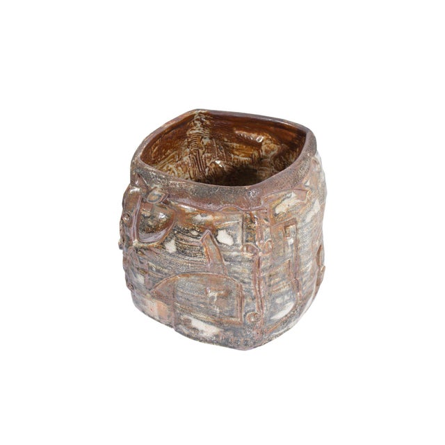 A studio pottery planter by the American artist Barry Unitas Barnes. This planter is wide-mouthed and stout with muted a...