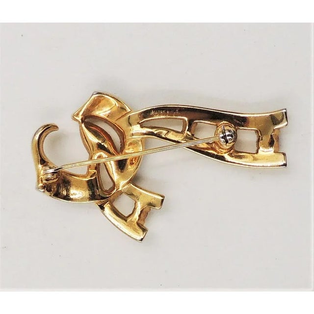 Vintage 1940s Signed Mazer Goldtone Clear Rhinestone Ribbon Brooch For Sale - Image 4 of 8