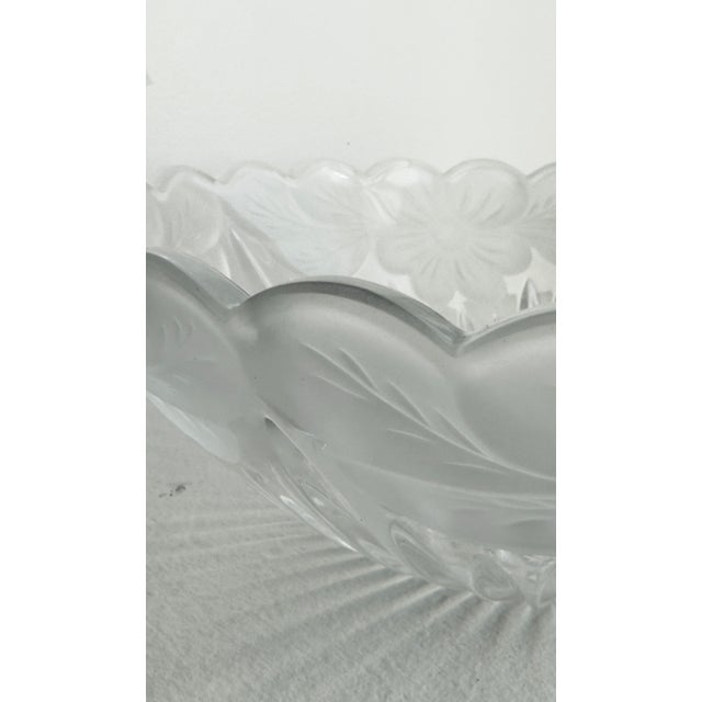 Vintage 1950s–1960s Lausitzer Lead Crystal Daisy Floral Fruit Bowl For Sale - Image 4 of 9