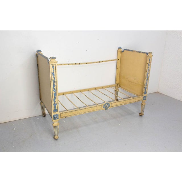 French Louis XVI Painted Iron and Wrought Iron Banquette Children's Sofa, 1880 For Sale - Image 3 of 11