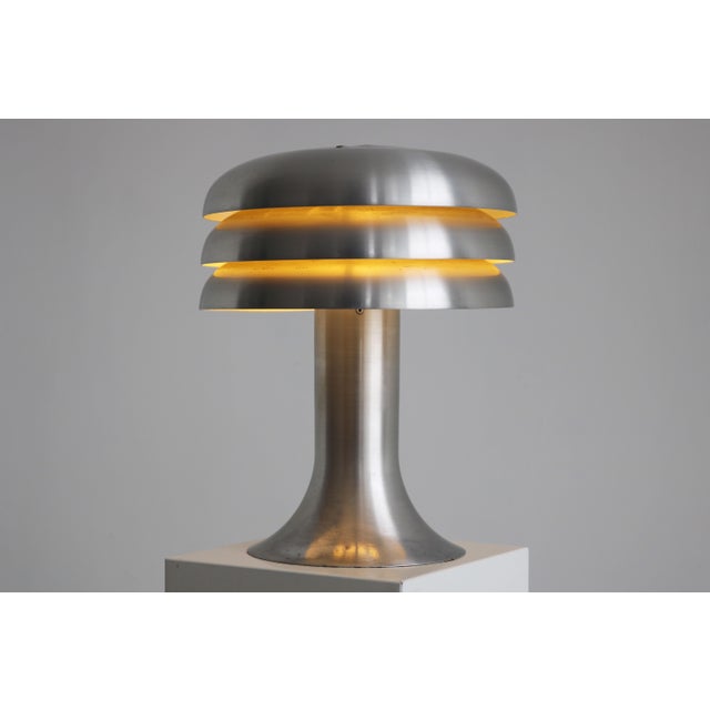 An elegant and timeless BN25 table lamp designed by Hans-Agne Jakobsson and produced by Markaryd during the 1960s. This...