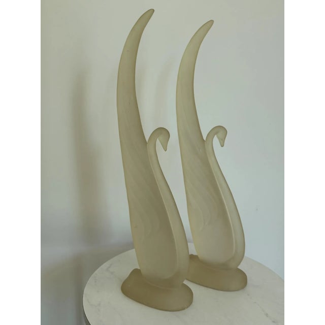 Ivory Late 20th Century Pair of Austin Sculpture Frosted Art Glass Swans – Mid-Century Modern Sculptural Birds For Sale - Image 8 of 8