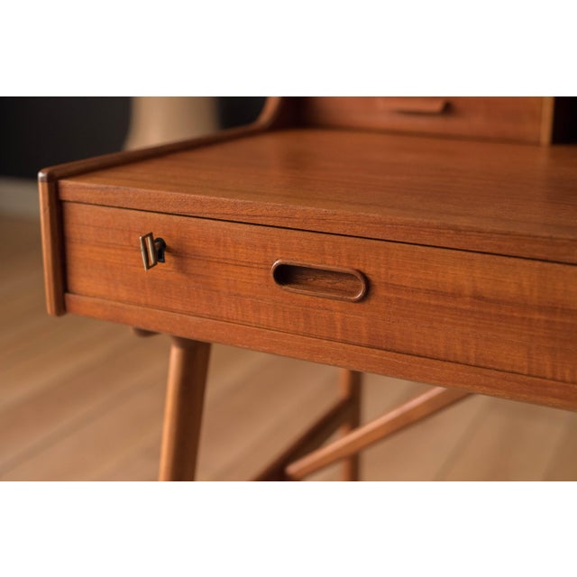 Vinde Mobelfabrik Mid Century Teak Writing Desk by Arne Wahl Iversen for Vinde Møbelfabrik For Sale - Image 4 of 12