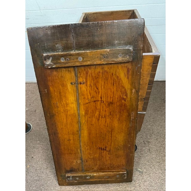 Nice 19th Century Dovetailed Pine Dough Box on Turned Legs With Cover For Sale - Image 11 of 11