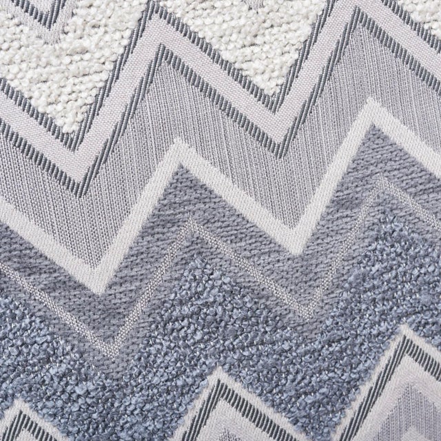 2010s Schumacher Zenyatta Mondatta Pillow in Noir & Blanc For Sale - Image 5 of 8