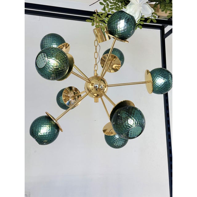 Scenographic sputnik chandelier with green- spheres in Murano glass ."ballotton" is a traditional working of Murano glass....