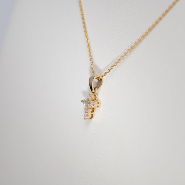 2020s Lab Grown Diamond Cluster Pendant in Solid 14k Gold - Fine Jewelry For Sale - Image 5 of 7