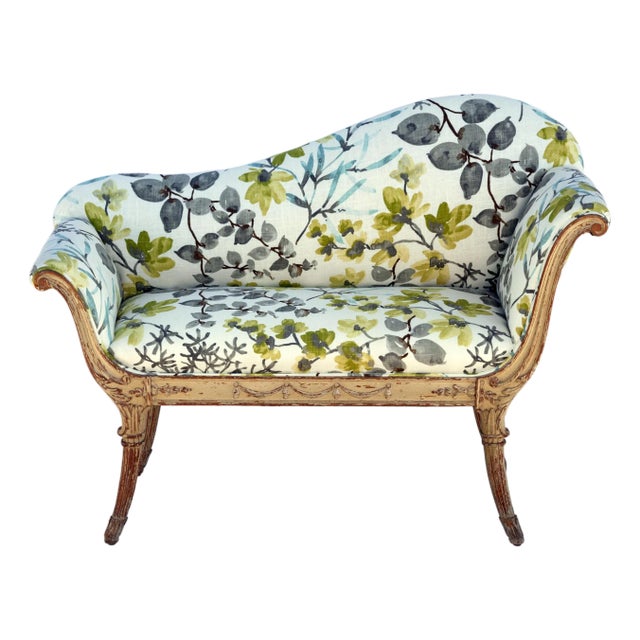Early 20th Century Deco Petite Mahogany Chaise in Printed Linen For Sale