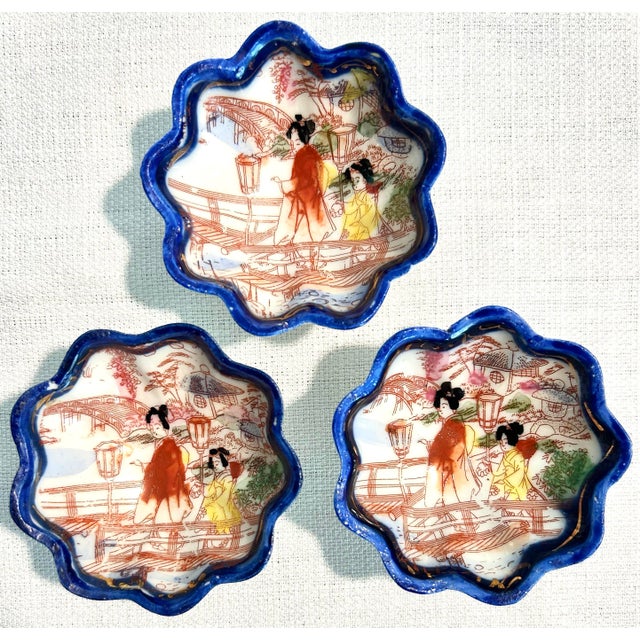1920’s Antique Japanese Chinoiserie Hand Painted Traditional Geisha Girl & Pagoda Plates & Small Bowls - A 17 Piece Set For Sale - Image 10 of 12