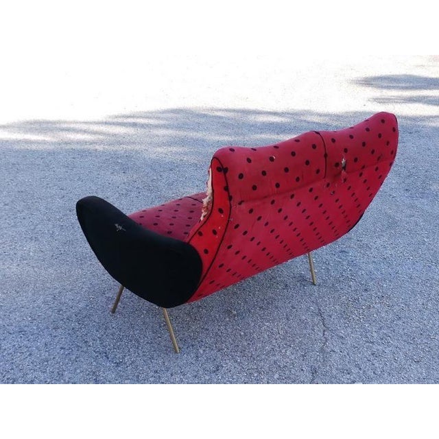 Two-seater sofa with woven velvet polka dot red and black ladybug. Sofa original 50 years of fully equipped with metal...