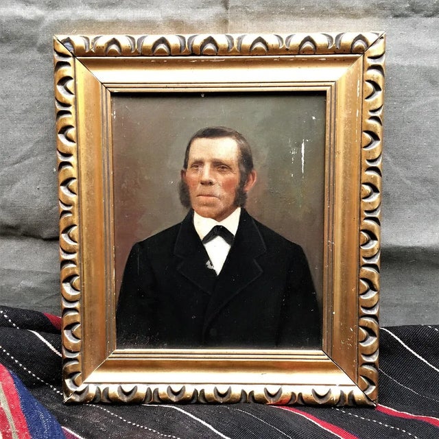 This piece is signed by the artist.