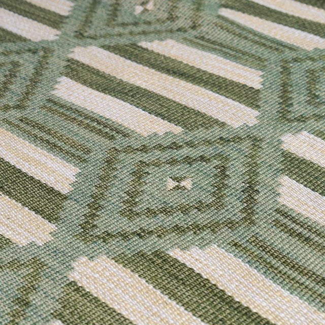 Schumacher SAMPLE - Schumacher Manta Performance Fabric In Green & Mineral For Sale - Image 4 of 4