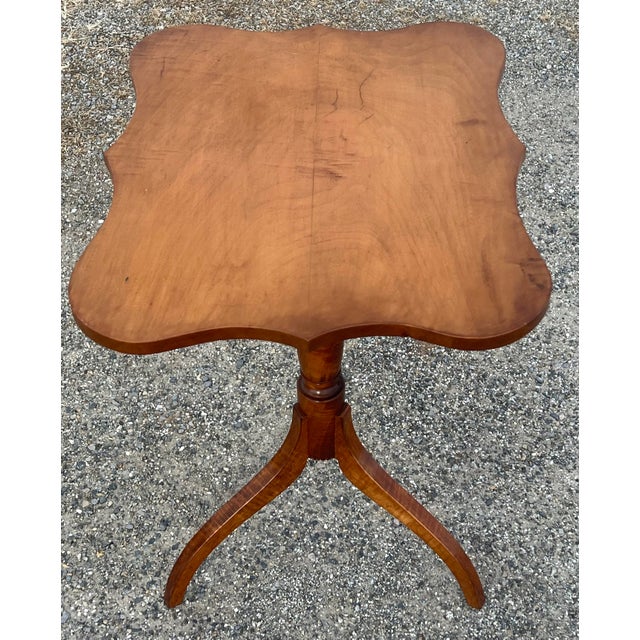Fine benchmade reproduction Federal Hepplewhite style tiger maple tilt top candlestand. Beautifully shaped top, vase...