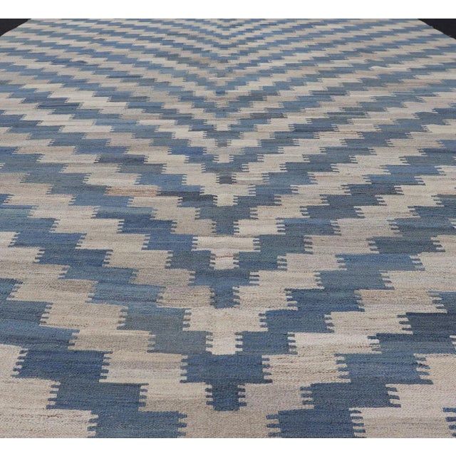 Modern Hand Woven Flat-Weave Kilim Rug With a Modern Design in Blue and Creams For Sale - Image 3 of 13