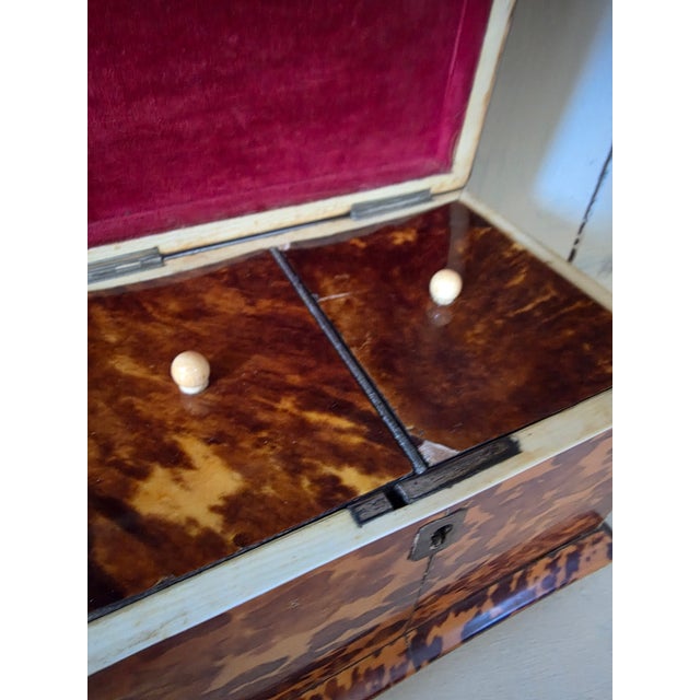 Antique English Faux Tortoiseshell Tea Caddy For Sale In San Antonio - Image 6 of 15