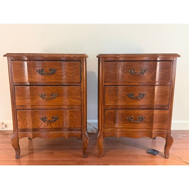 1960s French Provincial Bedroom Suite - 2 Bedside Tables, Chest on Chest and Dresser With Mirror, 4 Pieces For Sale - Image 4 of 10