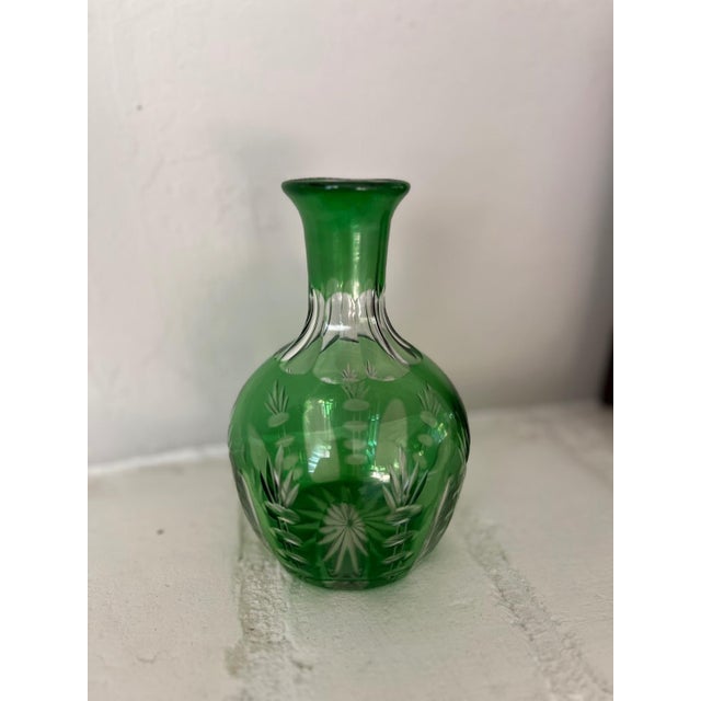 Late 20th Century Emerald Green Cut-to-Clear Crystal Bud Vase Carafe For Sale - Image 5 of 12