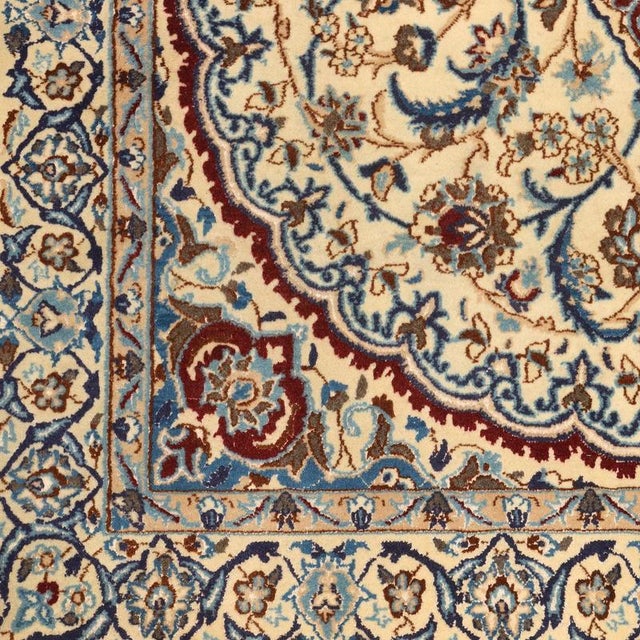 Middle Eastern Main Rug in Wool For Sale - Image 5 of 8