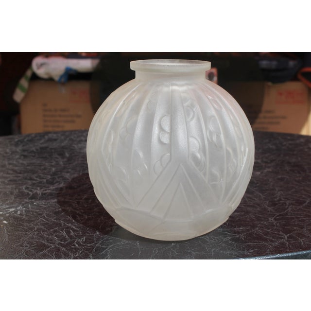 Authentic French Art Deco Period 1920's Frosted Art Glass Round Vase For Sale In Miami - Image 6 of 8