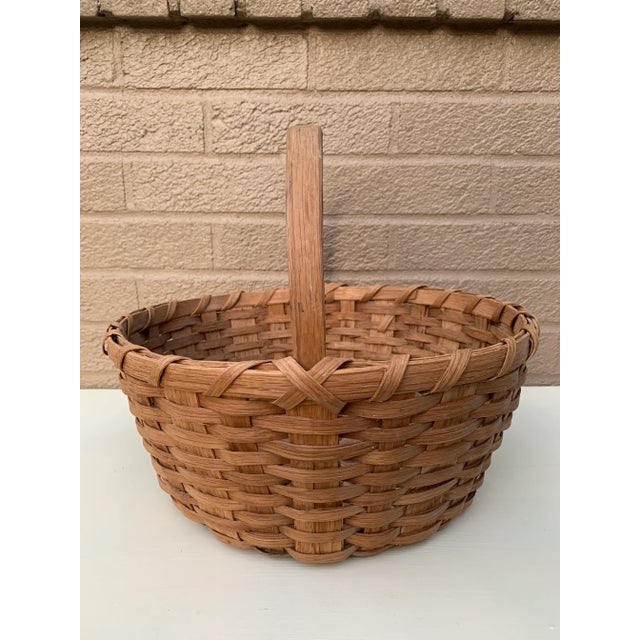 Antique Early 20th Century American Splint Oak Gathering Basket For Sale - Image 10 of 11