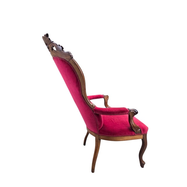 Victorian Style Red Velvet Tuft Chair with Ornate Carved Wood Frame This stunning vintage accent chair exudes timeless...