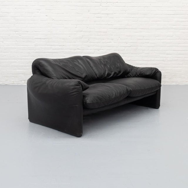 Maralunga Two-Seater Sofa by Vico Magistretti for Cassina, 1970s For Sale - Image 15 of 15