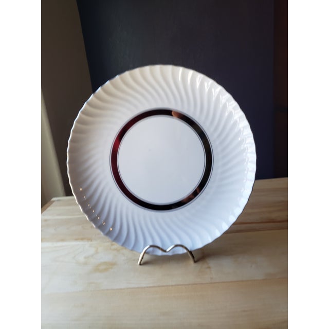Mid 20th Century Platinum White Chop Plate Round Platter by Wentworth | Mid Century For Sale - Image 4 of 5
