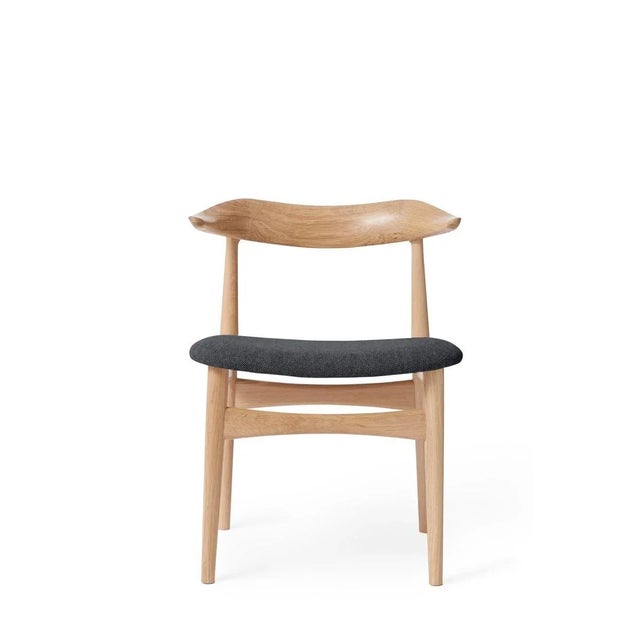 Cow horn chair oak anthracite melange by Warm Nordic Dimensions: D55 x W48 x H 74 cm Material: White oiled solid oak...