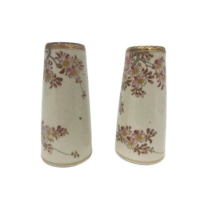 Japanese Satsuma mini vases, ca. 1900 Meiji period (1867-1912) Japanese Satsuma vases of 9.2 cm high in a conical-...