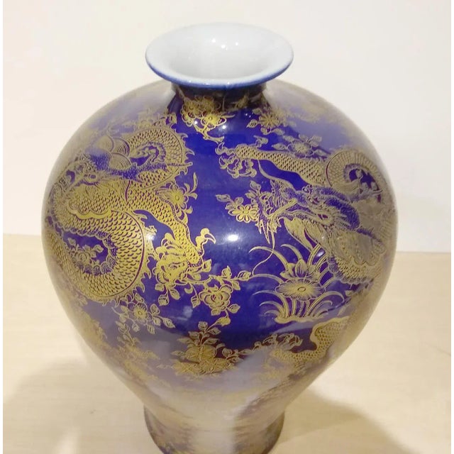 1930s Republican Period Chinese Porcelain Cobalt Blue and Gold Dragon Mei Ping For Sale - Image 5 of 8