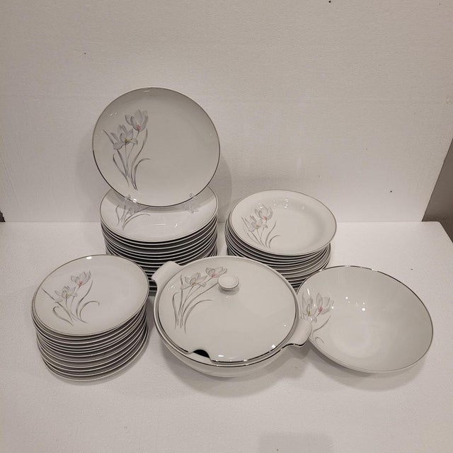 Mauve Porcelain Tableware Flowers from Eschenbach, Germany, 1950s, Set of 55 For Sale - Image 8 of 18