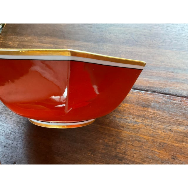 Classical Roman 1970s Fitz & Floyd Medaillon D’Or Terra Cotta Orange, Octagon Serving Bowl For Sale - Image 3 of 5
