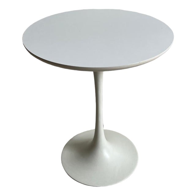 White Arkana Tulip Round Occasional Table For Sale